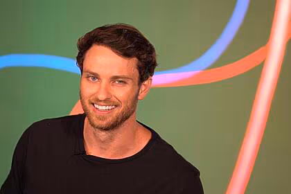 Lucas dá uma piscadinha na apresentação do BBB 22