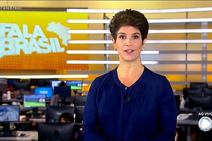Mariana Godoy veste uma blusa azul no retorno ao Fala Brasil, na manhã do dia 10 de janeiro de 2022.