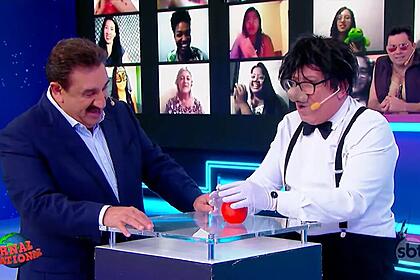 Ratinho e o mágico santos nos estúdios do programa do ratinho