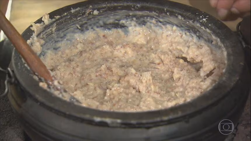 Purê de Pinhão na panela em reportagem do Globo Rural