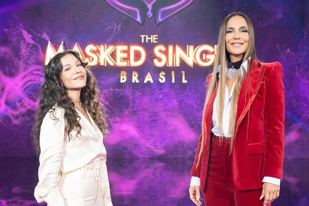 Priscila Alcântara e Ivete Sangalo no palco do 'The Masked Singer Brasil'