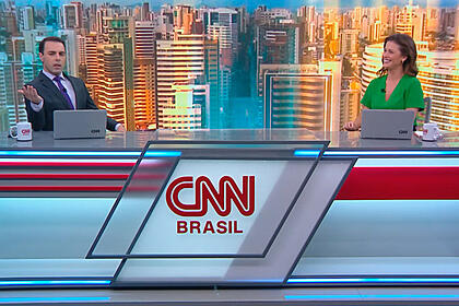 Rafael colombo e elisa veeck na bancada do cnn novo dia