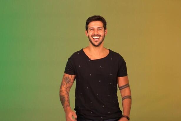 Natural de São José dos Campos, Rodrigo é mais uma participante do BBB 22 revelado.