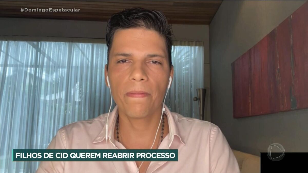 Roger Moreira em entrevista via internet com o Domingo Espetacular