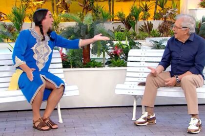 Cucurucho e carlos alberto de nóbrega durante o programa a praça é nossa