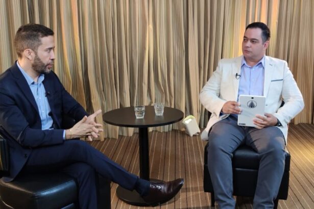 André Janones e Eduardo Miranda durante gravação da entrevista para o Aparecida Debate