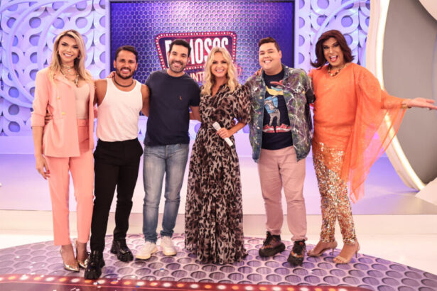 Leo Áquila, Lucas Guimarães, Darlisson Dutra, Eliana, Fofoquito e Narcisa nos estúdios do programa Eliana no SBT - episódio de 13 de fevereiro