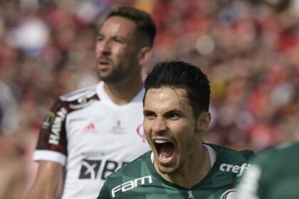 Raphael Veiga durante o jogo entre Palmeiras e Flamengo pela final da Libertadores de 2021
