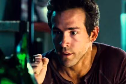 Ryan Reynolds em trecho do filme Lanterna Verde (2011)