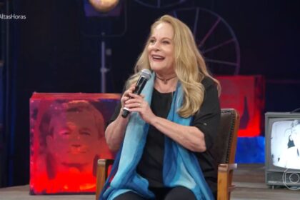 Lucinha lins participando do programa altas horas, na tv globo