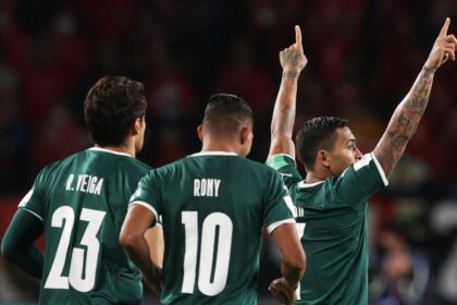 Jogadores do palmeiras comemorando gol na partida de semifinal do mundial
