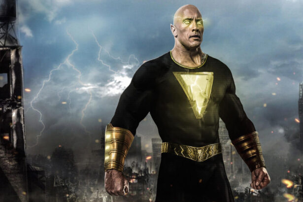 Dwayne Johnson em cena de Adão Negro