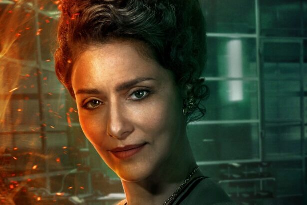 Maria Fernanda Cândido em cartaz do filme Animais Fantásticos: Os Segredos de Dumbledore