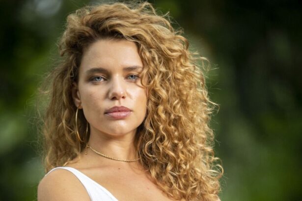 Bruna Linzmeyer em cena de Pantanal