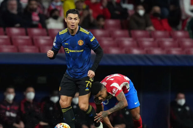 Cristiano Ronaldo em campo, pelo Manchester United, em partida contra o Atlético de Madrid pela Liga dos Campeões