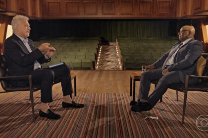Pedro bial e joaquim barbosa em trecho do conversa com bial - 07 de março