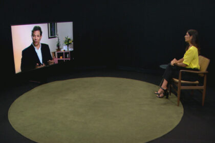 Andreia Sadi (dos estúdios da GloboNews no RJ) entrevistado Fernando Haddad por videoconferência