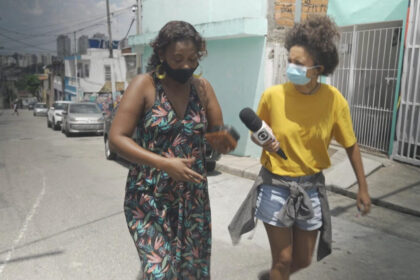 Claudete Cordeiro e a repórter Milena Rocha, em trecho do Profissão Repórter sobre a força feminina - exibição em 08 de março