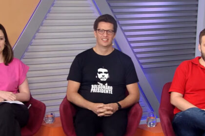 Zoe Martinez, Ricardo Salles (com a camisa Bolsonaro `Presidente) e Vinícius Moura nos estúdios do Morning Show
