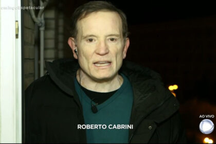 Roberto cabrini durante entrada ao vivo, direto de kiev, para o domingo espetacular de 06 de março de 2022
