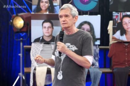 Serginho Groisman nos estúdios do Altas Horas, já no regime de gravação sem a presença de plateia no estúdio