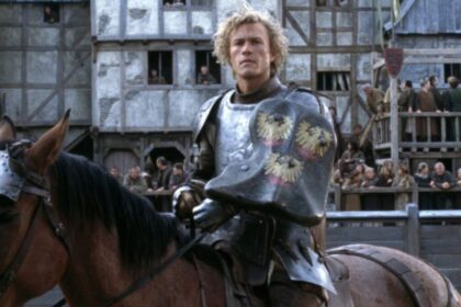 Heath Ledger em trecho do filme Coração de Cavaleiro, exibido pela Record TV