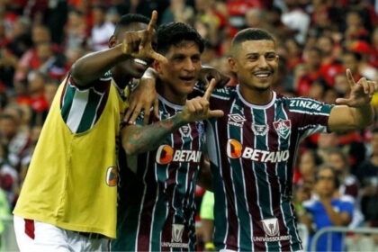 Cano e jogadores do fluminense comemorando gol na final contra o flamengo