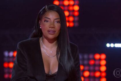 Ludmilla com roupa preta no The Voice.