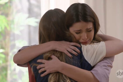 Sophia valverde (poliana) e thaís melchior (luísa) em cena da novela poliana moça - capítulo exibido em 21 de abril