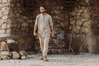 Samuel (rafael gevú) em trecho da série reis