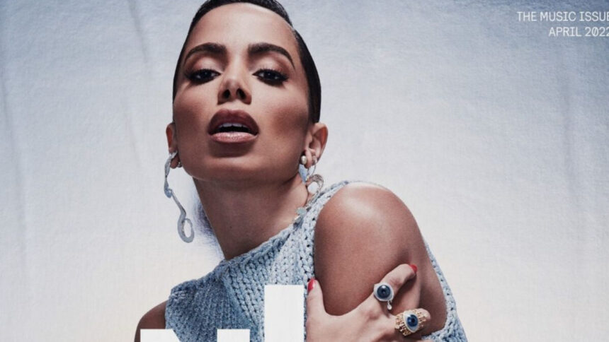 Anitta veste azul em nova capa da revista Nylon