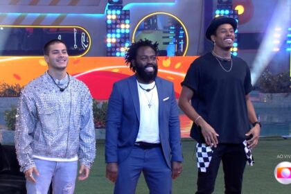Finalistas do bbb 22 em pé dançando a música de naiara azevedo