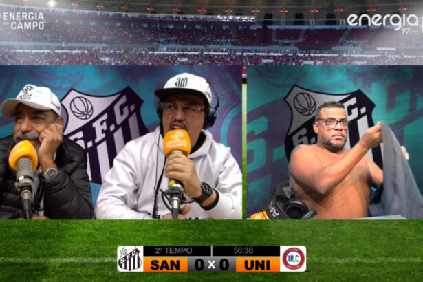 Trecho da transmissão da rádio Energia 97 FM no YouTube, durante o jogo do Santos, com Ademir Quintino sem camisa