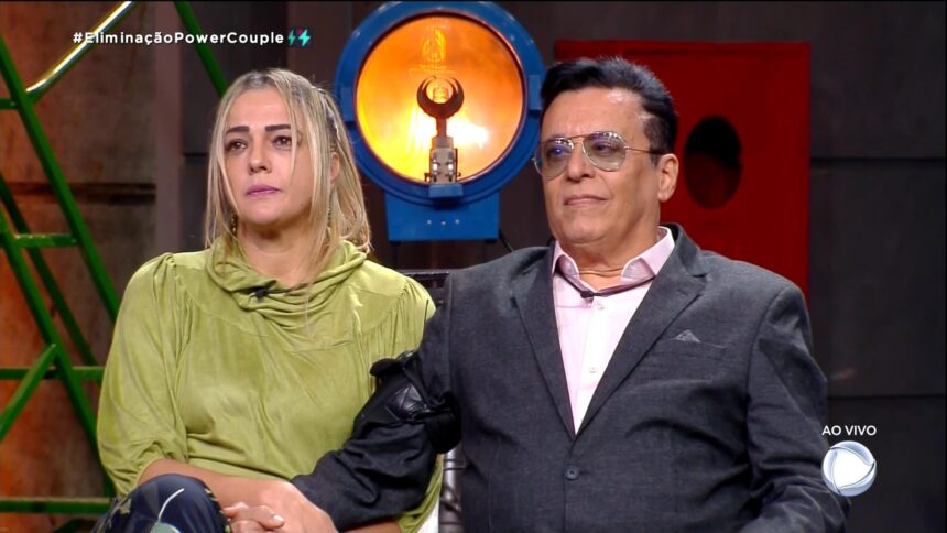 Andreia e Nahim no cenário de eliminação do Power Couple Brasil 6