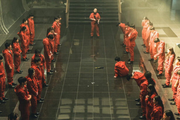 Personagens vestidos de vermelho emc ena de La Casa de Papel Coreia