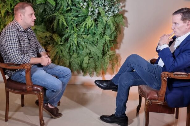 Matteo Petriccione Júnior e Roberto Cabrini, frente a frente, em trecho da entrevista para o Câmera Record