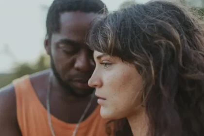 Lázaro Ramos e Bianca Bin em cena do filme As Verdades