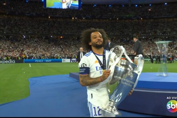 Marcelo levanta taça na vitória do Real Madrid na Champions League 2022