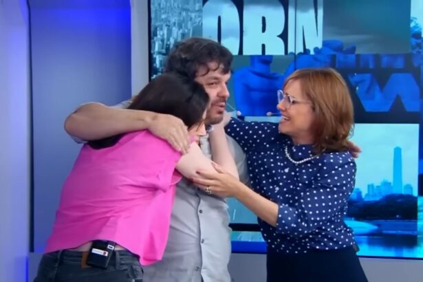 Adrilles Jorge abraçando Paula Carvalho e Zoe Martinez em sua despedida no Morning Show