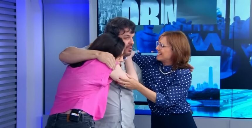 Adrilles Jorge abraçando Paula Carvalho e Zoe Martinez em sua despedida no Morning Show