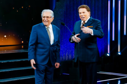 Carlos Alberto de Nóbrega e Silvio Santos no cenário do Troféu Imprensa 2022