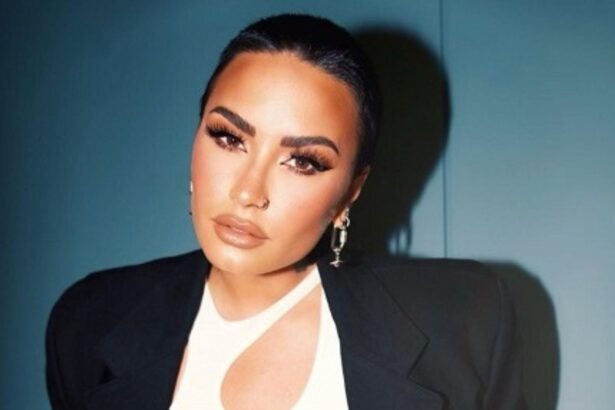 Demi Lovato com cabelo cortado