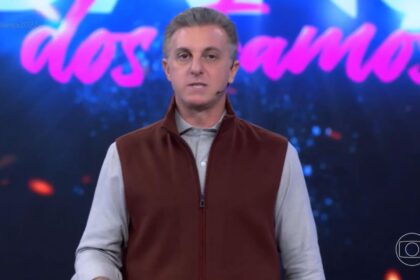 Luciano Huck nos estúdios do Domingão