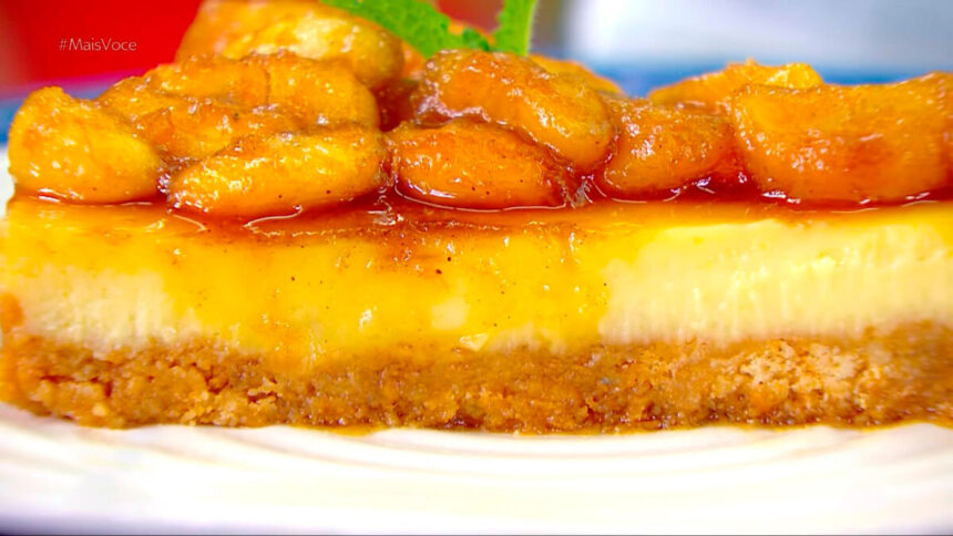 Cheesecake de Banana pronto no prato da cozinha do Mais Você