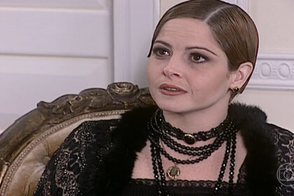 Adriana esteves, como catarina, em cena da novela o cravo e a rosa