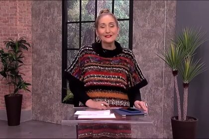 Sonia abrão em frente a púlpito de cristal nos estúdios da redetv, no a tarde é sua