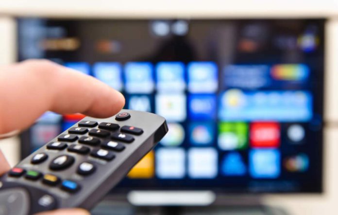 controle remoto com tv e canais