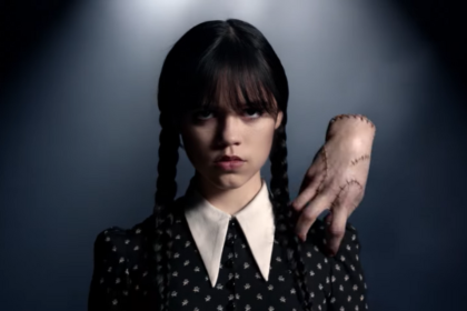 Jenna Ortega caracterizada como Wandinha