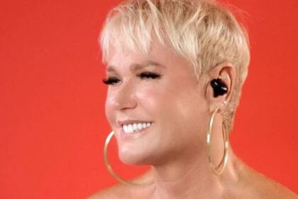 Xuxa Meneguel sorrindo