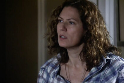 Patrícia pillar, como flora, em trecho da novela a favorita